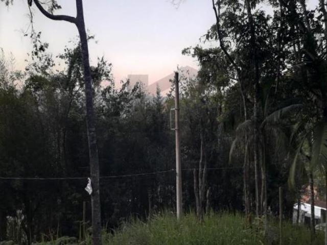 Terreno com boa topografia e localização à 800 metros do centro de Juquitiba /SP