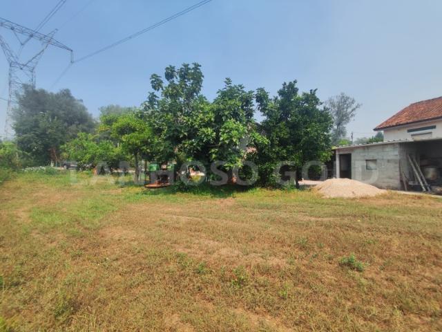 Terreno com Bungalow, perto do Rio de Verim