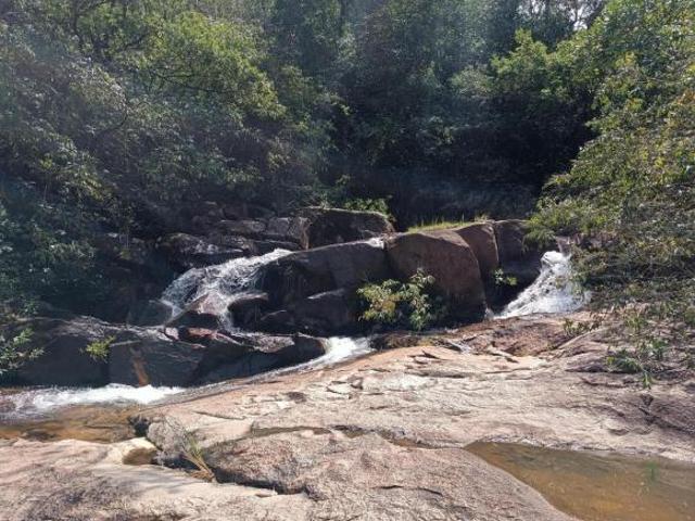 TERRENO COM CACHOEIRA EM CONDOMINIO SANTUÁRIO EM MOEDA