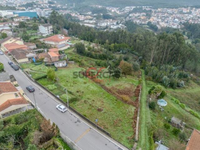 Terreno com capacidade construtiva de moradias uni/bifamiliares