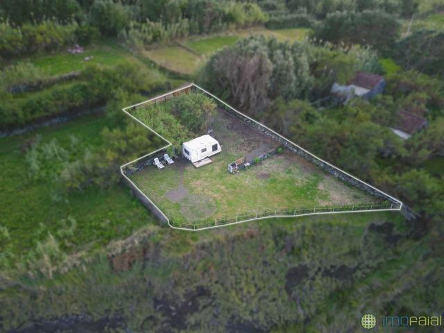 Terreno com Caravana