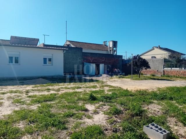Terreno com casa a venda no Pinhal das Formas