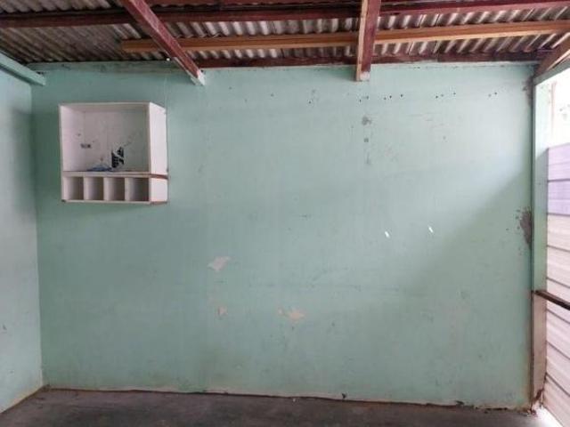 Terreno com Casa à Venda no Pinheirinho Rua Tranquila e Excelente Localização