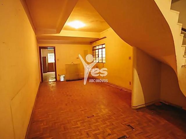 Terreno com casa assobradada, 200 m² 3 dormitórios e 2 vagas no Jardim Bela Vis