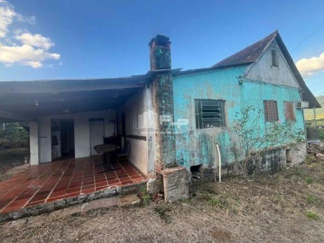 TERRENO COM CASA CENTENÁRIA NAS MARGENS DA RS 452