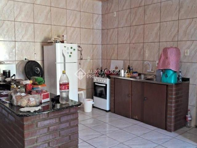 Terreno com casa de madeira e alvenaria no bairro Cristo Rei