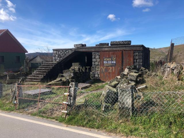 Terreno com casa em Construção integrada no Parque Nacional de Peneda Gerês