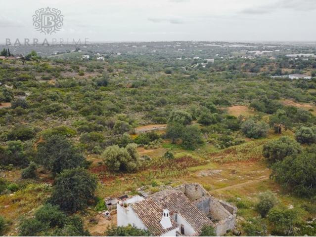 Terreno com casa em Estoi