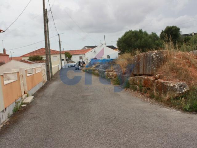 Terreno com casa em ruínas em Morelena, Sintra