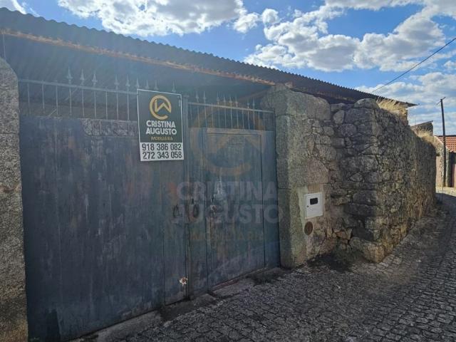 Terreno com casa para reconstruir