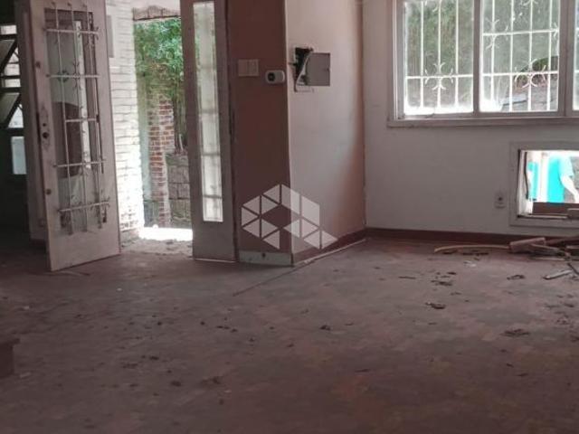 Terreno com casa para refotmas na Vila Conceição