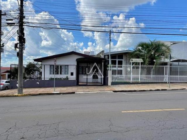 TERRENO COM CASAS