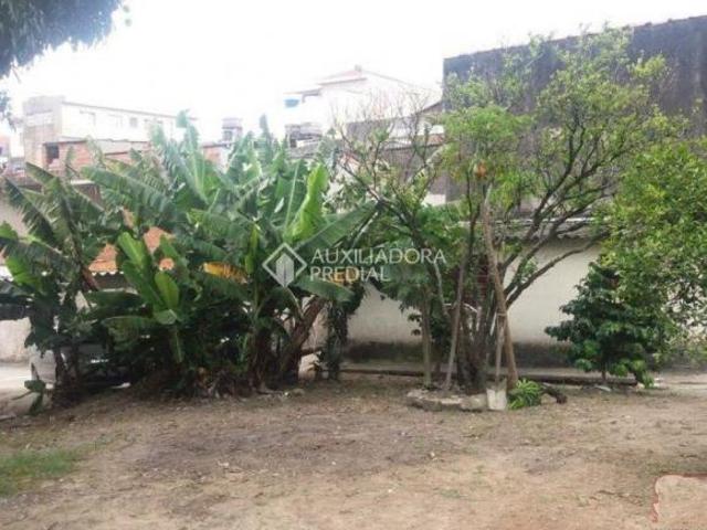Terreno com Casas Antigas