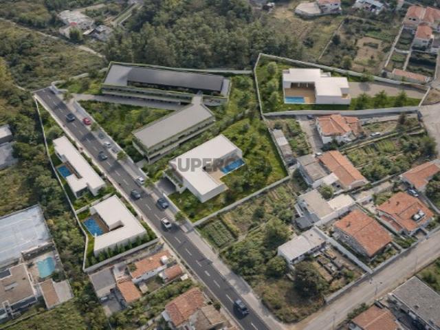 Terreno com cerca de 8000m2 e Projeto aprovado construção 4 moradias