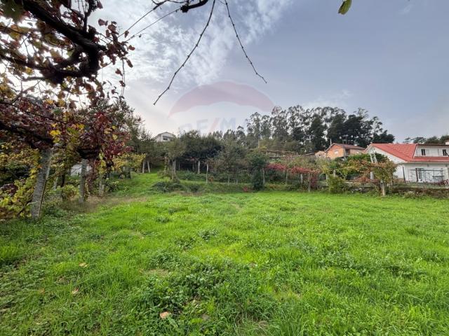 Terreno com cerca de 1.500m2, todo em zona de construção