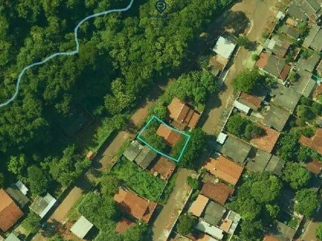 Terreno com Construção Setor Balneário