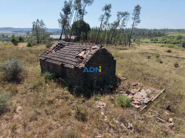 Terreno com Construção Rural e Poço 7680m2