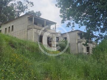 Terreno com Construção Varziela
