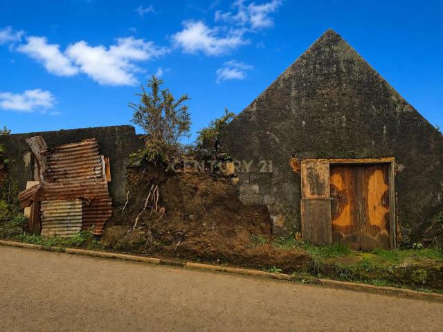 Land with Two Haystacks for Sale Fajã da Ovelha, Calheta