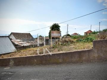 Terreno com duas moradias por restaurar Pomar Dom João Ponta do Sol