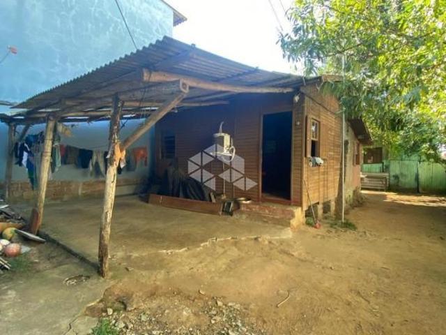 TERRENO COM DUAS CASAS NO CENTRO DE VIAMÃO