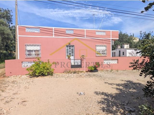 Terreno com duas casas: oportunidade em Santo Estêvão, Tavira