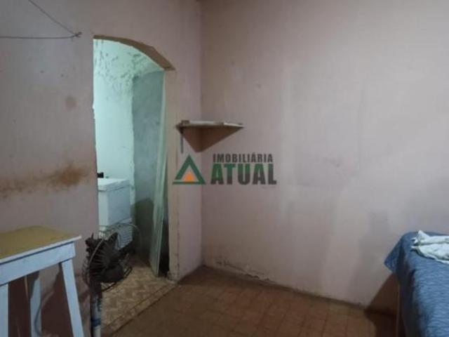 TERRENO COM DUAS CASAS A VENDA NA REGIÃO LESTE