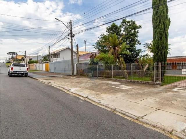Terreno com duas casas térreas a venda no Hauer