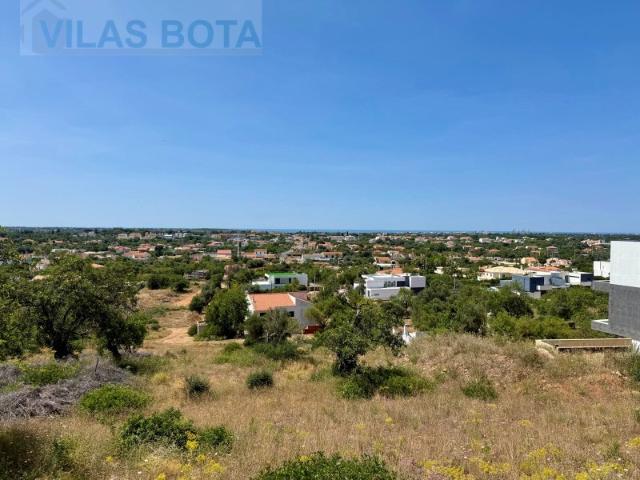 Terreno com Excelente Localização com Vista Mar perto de Almancil