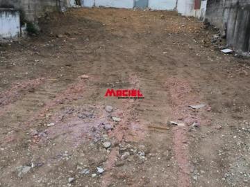 Terreno com excelente localização, pronto para construir a casa dos seus sonhos! Ideal para quem bus