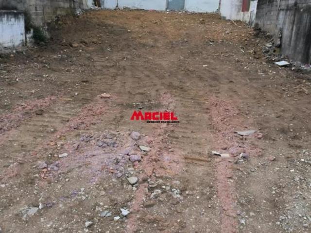 Terreno com excelente localização, pronto para construir a casa dos seus sonhos! Ideal para quem bus