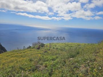 Terreno com excelente potencial na Fajã da Ovelha