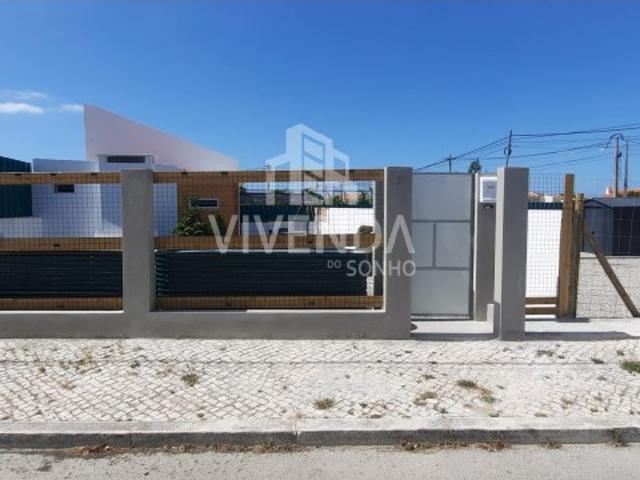 Terreno com Excelente Potencial de Construção em Olhos de Água Palmela