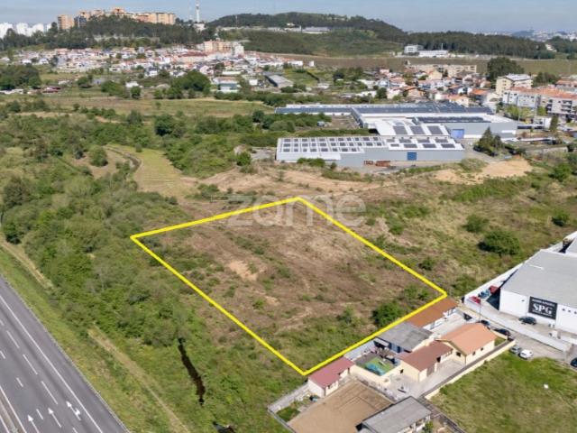 Terreno com Forte Potencial Urbanístico em Gaia