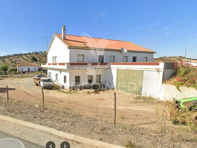 Terreno com Habitação e Armazém