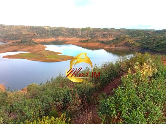 Terreno com mais de 12h e praia fluvial