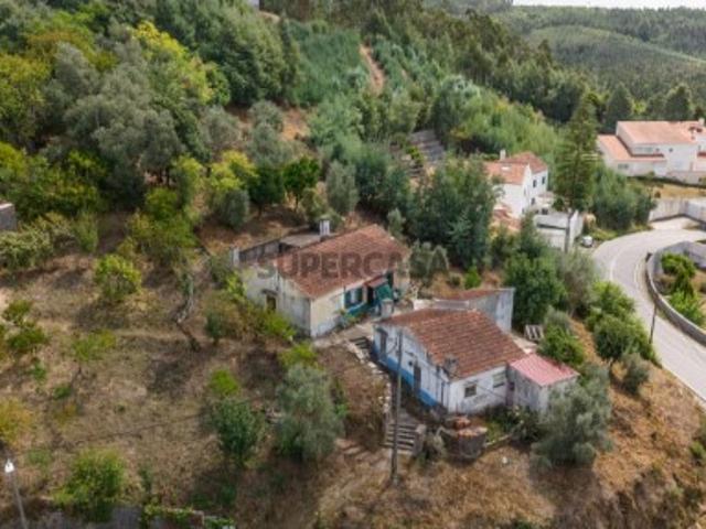 Terreno com mais de 2000m2 com 4 moradias em Santo Antonio dos Olivais