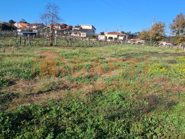 Terreno com mais de 5 mil metros quadrados para construção