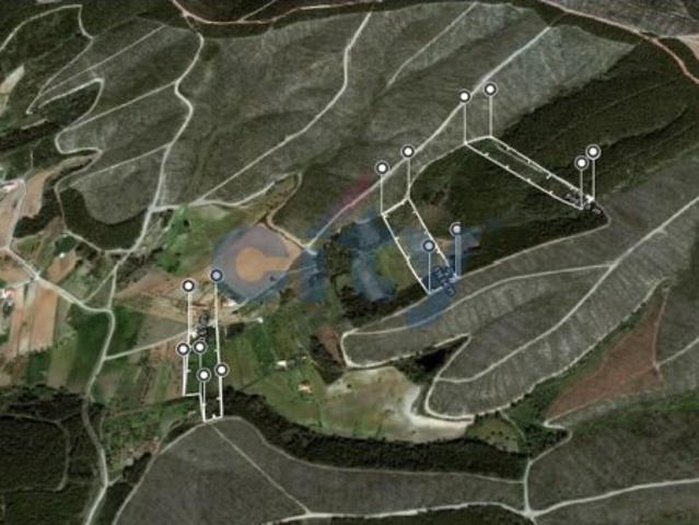 Terreno com Mina de Água em Enxames