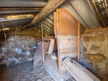 Terreno com moinho para reabilitação em Sardoura Castelo de Paiva
