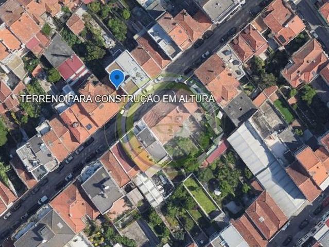 Terreno com Moradia em Ruína – Construção de Prédio no Centro do Porto