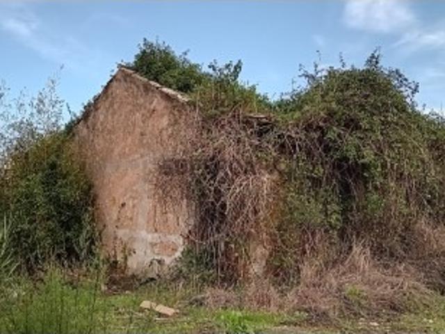 Terreno com Moradia em Ruína e Vista Deslumbrante Penedo, Runa, Torres Vedras