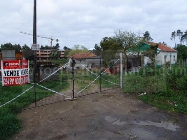 Terreno com moradia para venda Esgueira