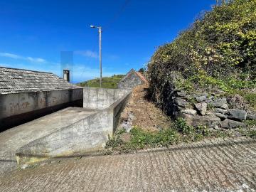 Terreno com Moradia por Recuperar – Fajã da Ovelha, Calheta 62m² Fajã Da Ovelha