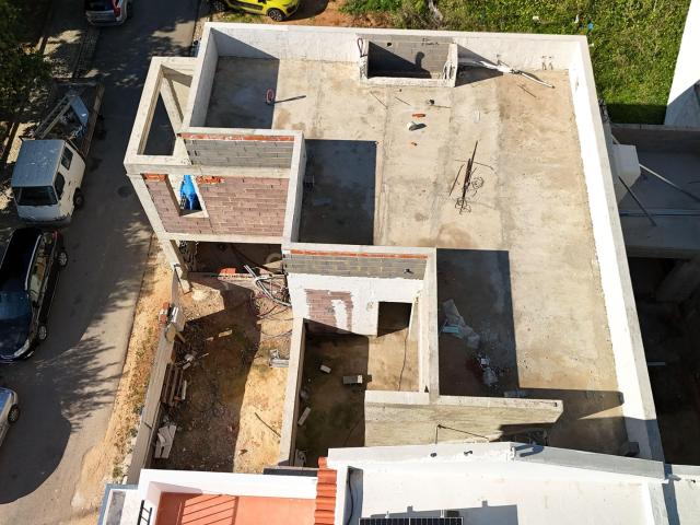 Terreno com Moradia T3+1 em Construção em Portimão