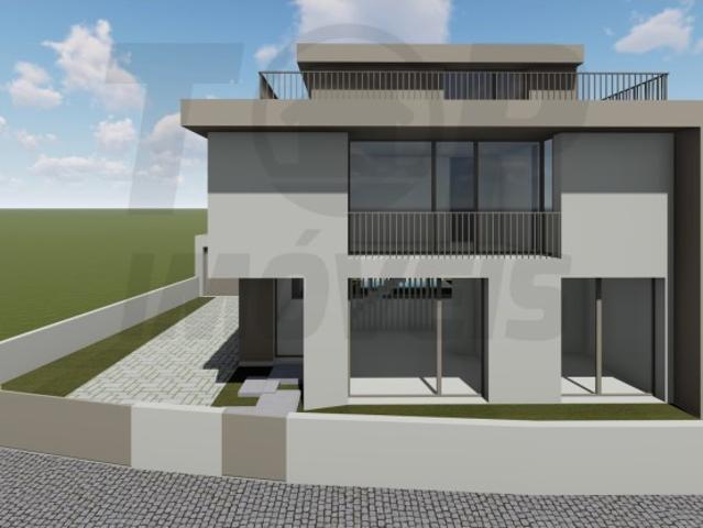 Terreno com Moradia V4 no Bº Portela em Santa Iria Da Azóia 750.000€