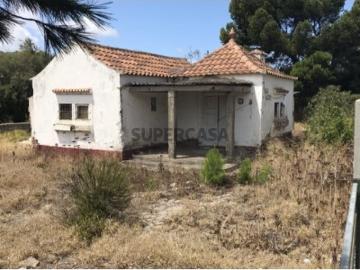 Terreno com Moradia V2 no Porto Santo