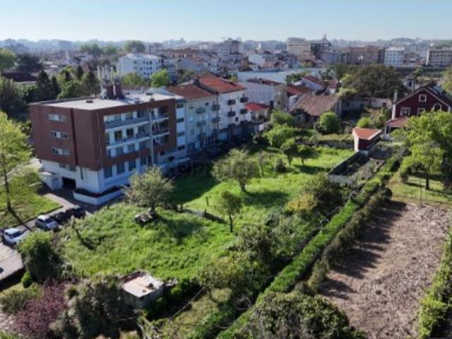Terreno com PIP Aprovado 2.404m2 de construção