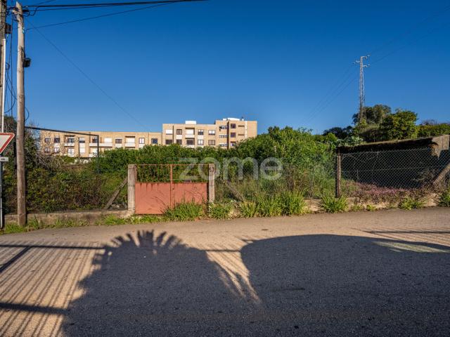 Terreno com PIP Aprovado para construção de 3 Moradias