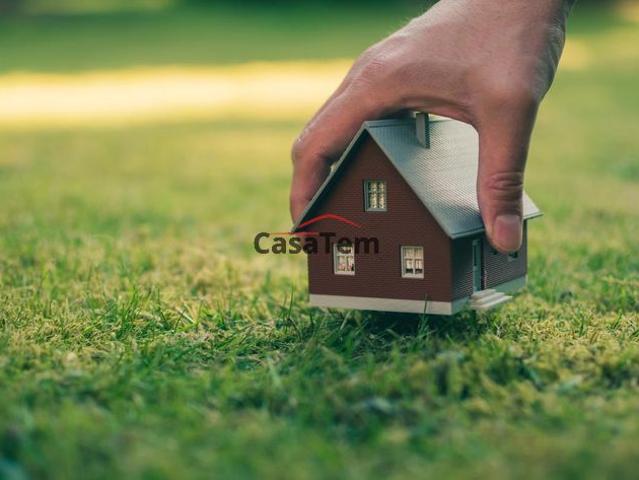 Terreno com Possibilidade de Constituição de 2 Lotes